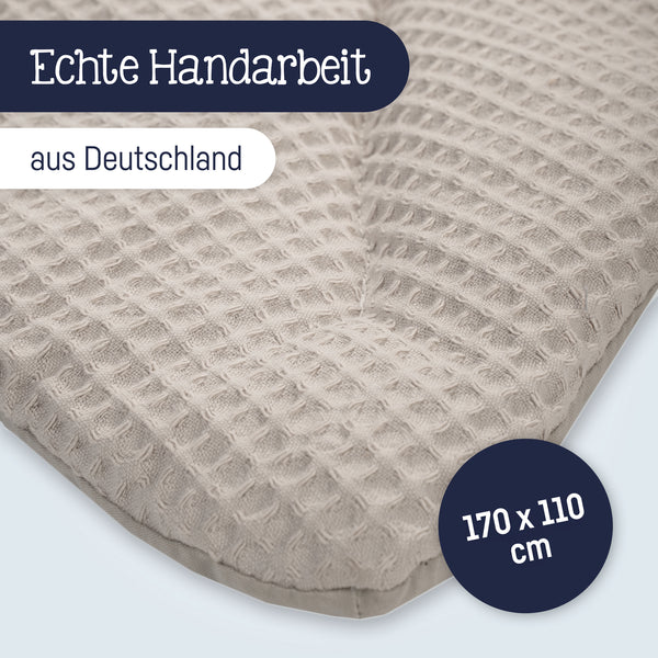 Crawling blanket leaf, waffle piqué seashell