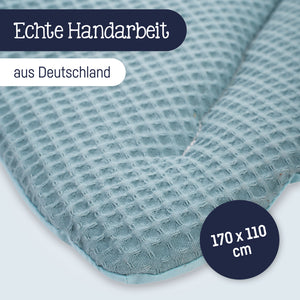 Crawling blanket leaf, waffle piqué seashell